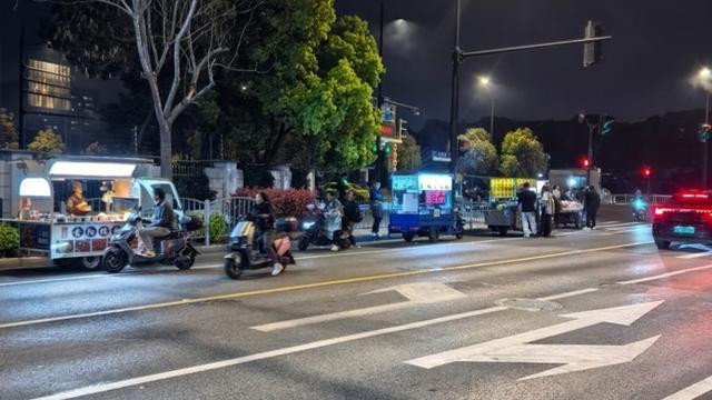 城市治理精细化进程的深层困境:龙联路夜间占道经营问题的系统性剖析与对策研究 新闻 城市治理精细化进程的深层困境:龙联路夜间占道经营问题的系统性剖析与对策研究 新闻