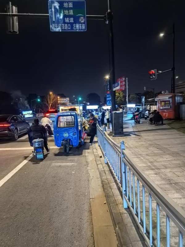 城市治理精细化进程的深层困境:龙联路夜间占道经营问题的系统性剖析与对策研究 新闻 城市治理精细化进程的深层困境:龙联路夜间占道经营问题的系统性剖析与对策研究 新闻