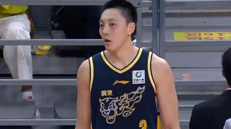 广东后卫困局:身体与战术的双重考验 体育新闻
