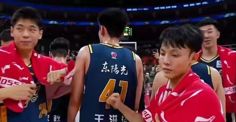 广东后卫困局:身体与战术的双重考验 体育新闻